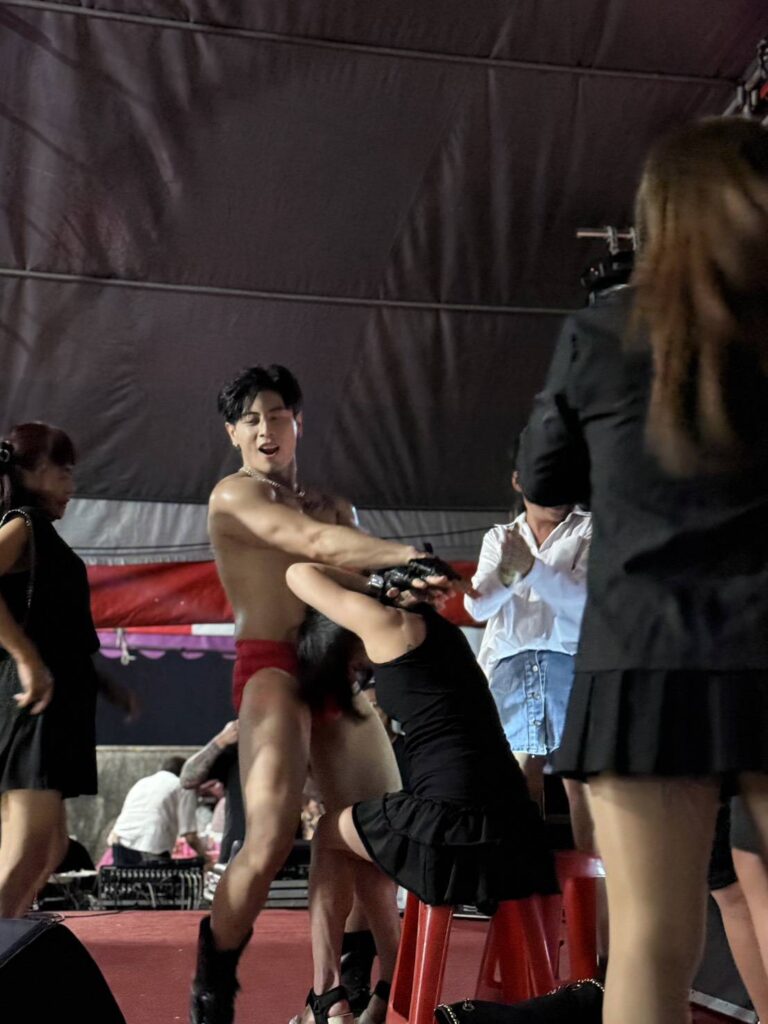 辣妹環伺、老闆娘指定開場!台灣最帥猛男化身全場唯一「行走的賀爾蒙」獨霸關西金錦山義民廟 3 1390167 0