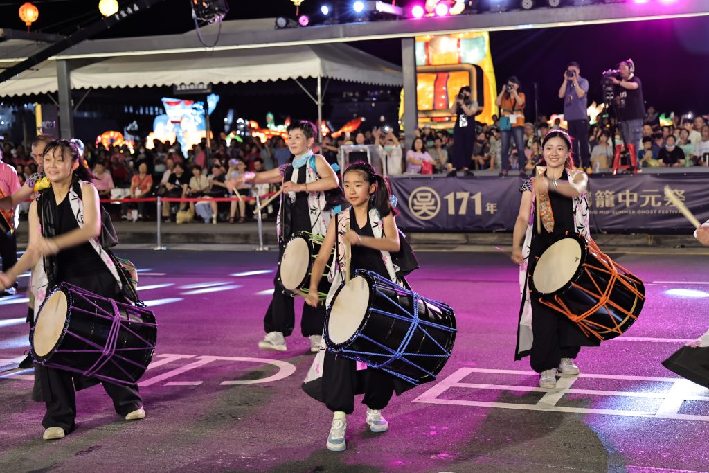乙巳鷄籠中元祭放水燈遊行登場 謝國樑：基隆文化走向國際
