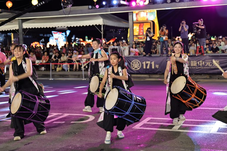 乙巳鷄籠中元祭放水燈遊行登場 謝國樑：基隆文化走向國際