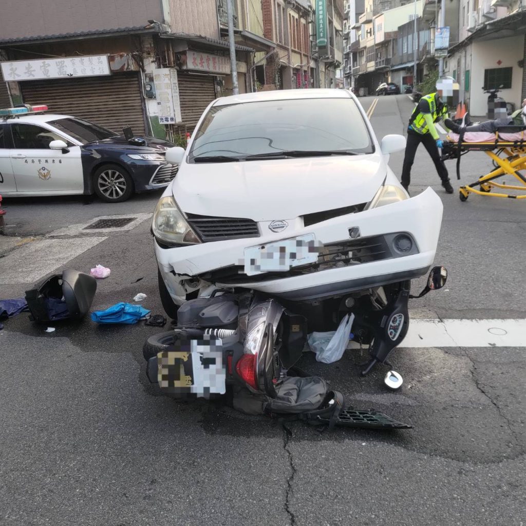 苑裡苗50線車禍　機車騎士送醫意識清楚