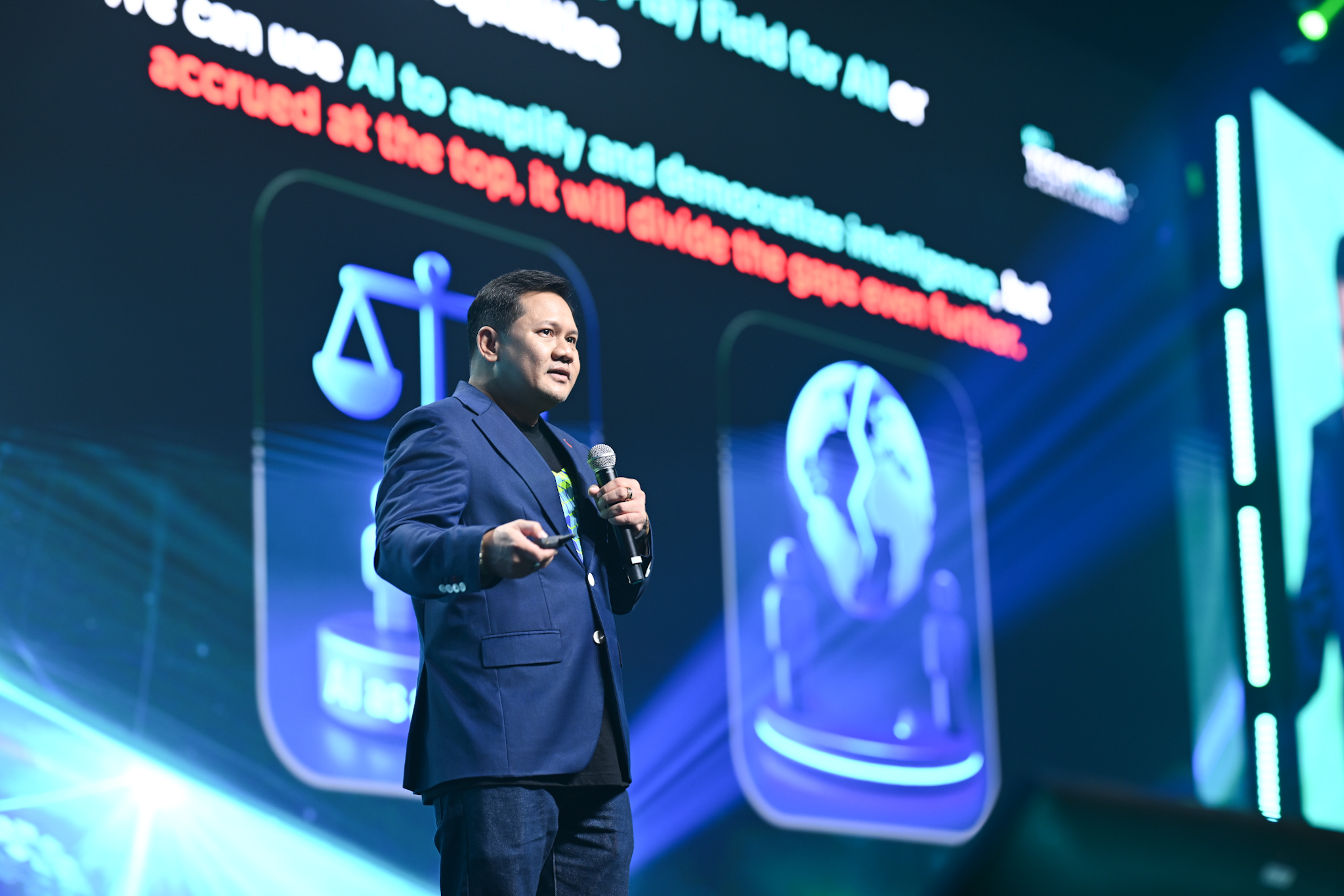 「改變世界的不是 AI,而是運用 AI 的人類。」 - Ruangroj Poonpol