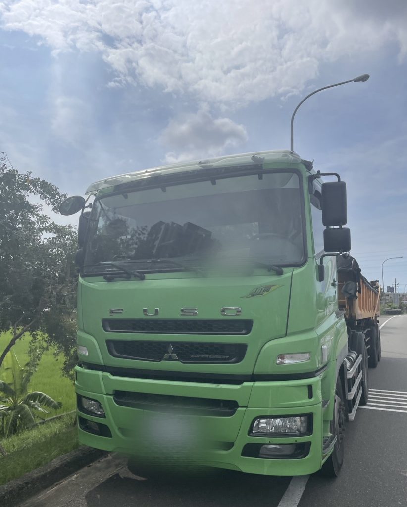 警攔查曳引車 查獲載運廢棄物擬非法傾倒三灣