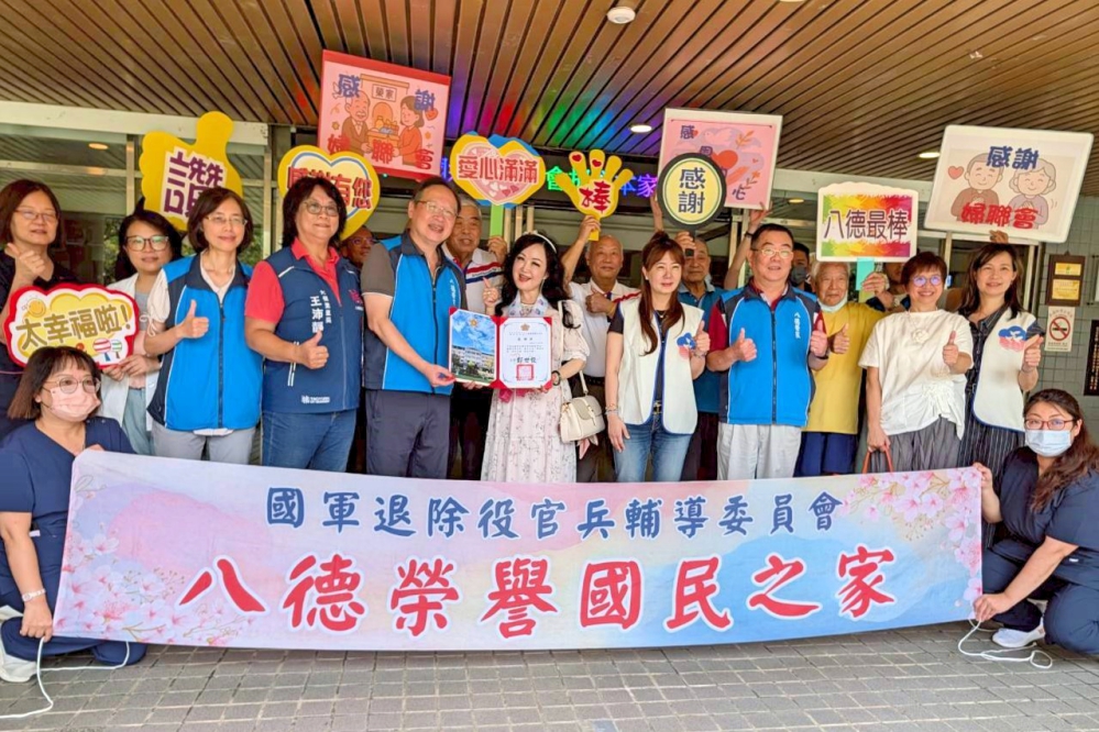 致力公益關懷長者與弱勢族群　婦聯會桃園市分會主委張琦雅偕同顧問團公益送暖八德榮家