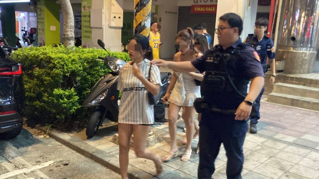 中壢警方雷霆出擊！查獲外籍非法打工24人 逾期居留7人移送專勤隊