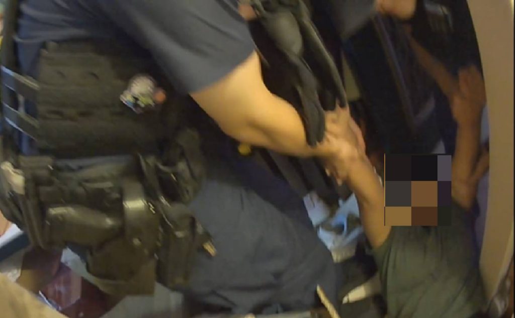 台中楊姓女子失聯多日 警方急破門救回浴室昏迷女