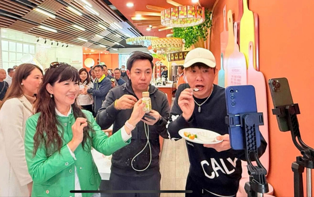 F418E394 AE75 4EEF A974 832DF146F989