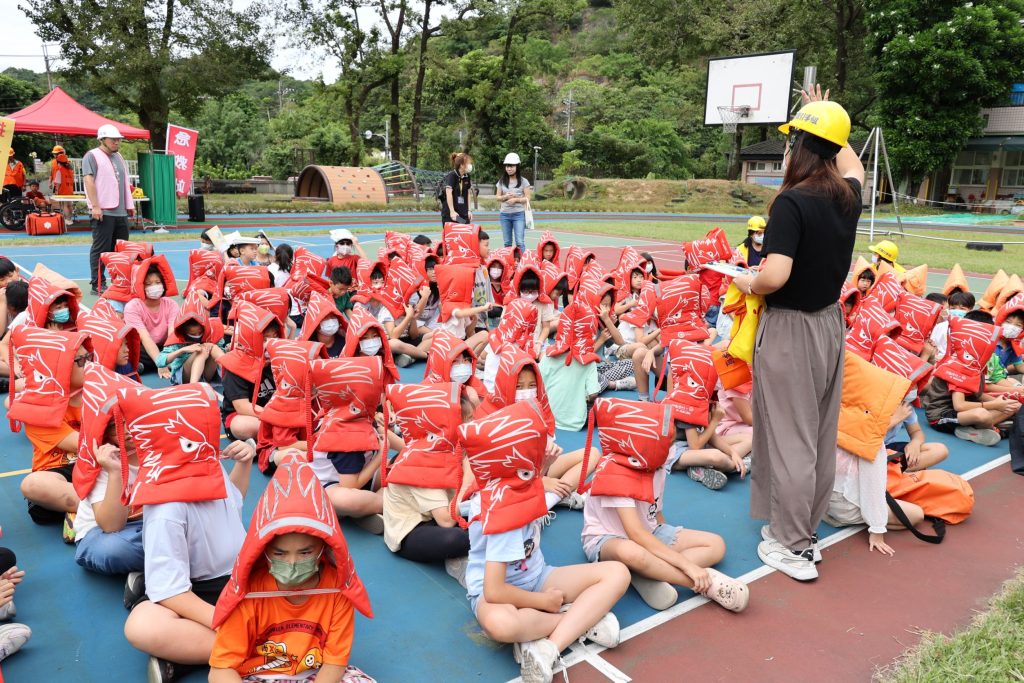 國家防災日！基隆尚仁國小結合雙語教育進行地震演練