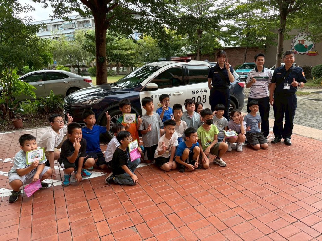 頭份警受邀與苗栗縣頭份市信義國民小學實施114年度「校園交通安全」宣導