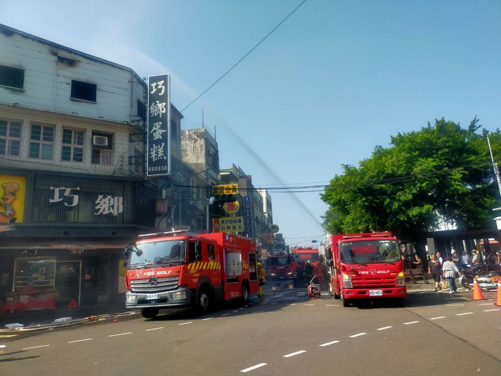 頭份中正路早市驚傳火警 消防迅速撲滅無人傷亡