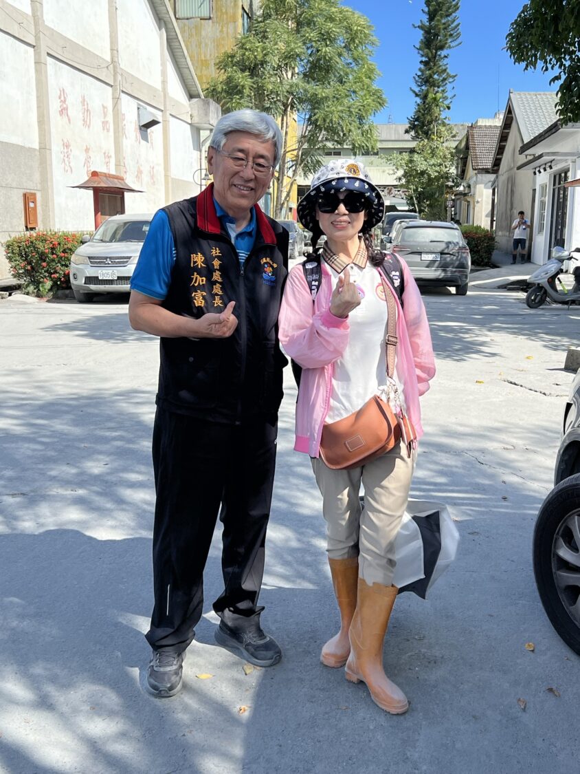 花蓮縣政府社會處處長陳加富（左）、獅子探索主席董芳廷（右）。圖/國際獅子會300A3區提供