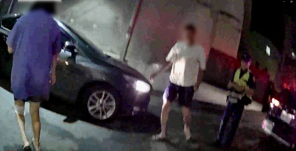 嬰兒半夜突發高燒嘔吐！通霄警火速開道爭分奪秒送醫