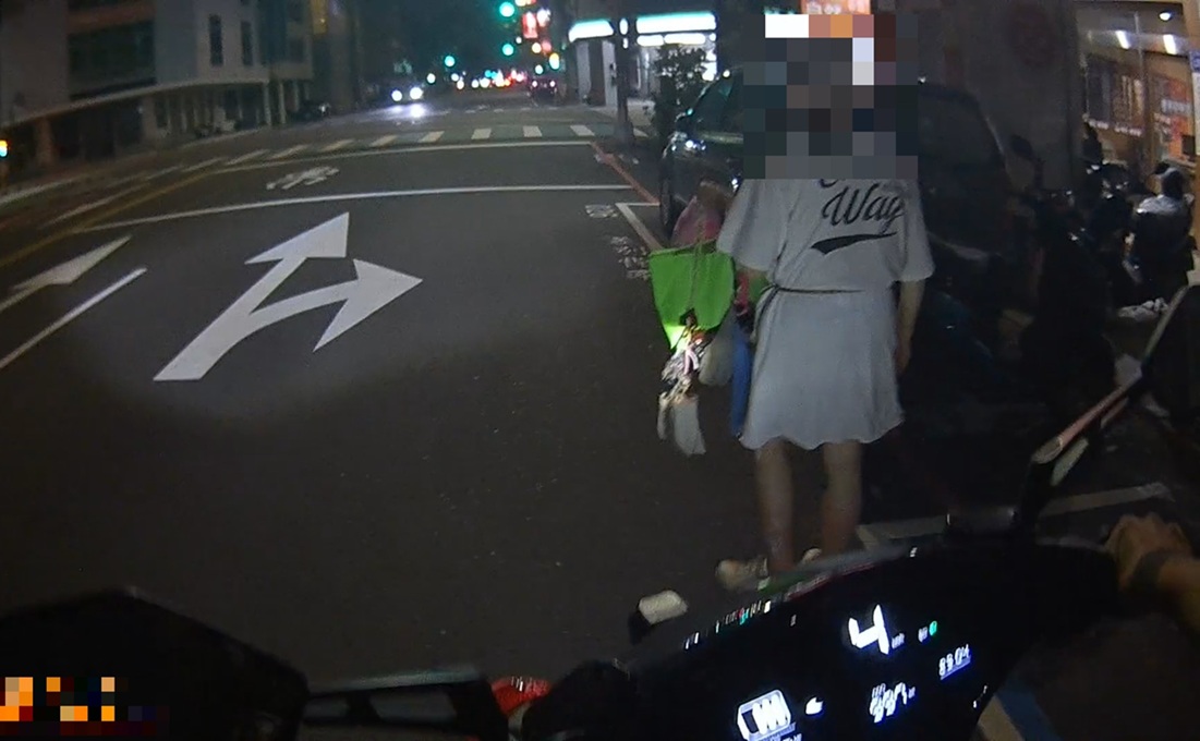 ▲圖說：65歲黃男為延緩失智而出門走路復健，沒想到中途休息後就忘記返家的方向               （圖／台中市政府 提供）