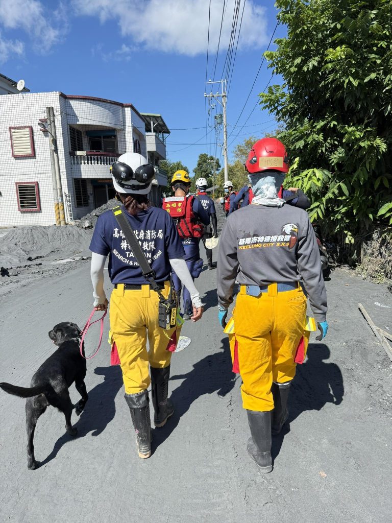 基隆搜救犬隊十月挑戰 IRO 國際測驗 克林與坎蒂全力備戰