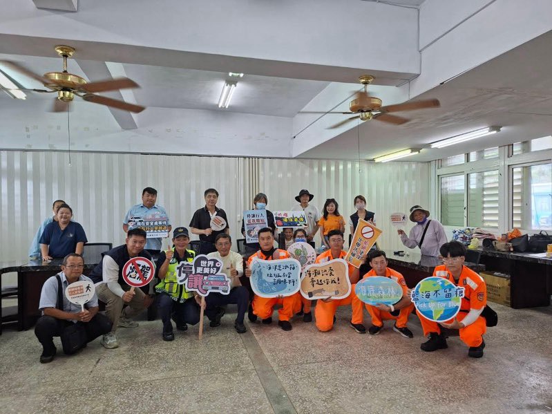 綠島警結合環保教育宣導交通