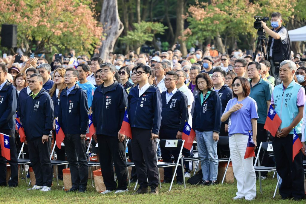 圖2-市長陳其邁參加國慶升旗並宣布國慶生日禮物開放佔地70公頃果嶺自然公園給全體市民 - 報新聞 Mega News