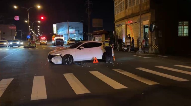 苗栗竹南公義路深夜車禍 15歲電動車學生闖紅燈遭撞腿部骨折