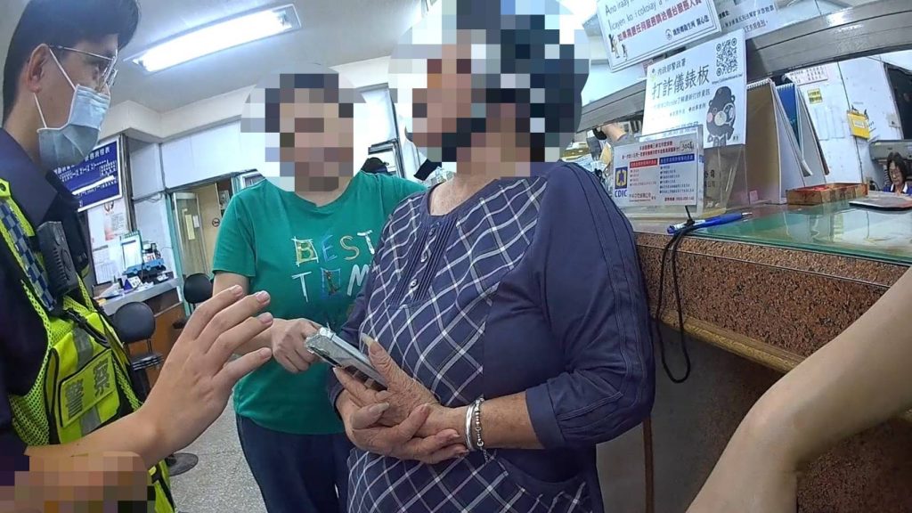 老婦險遭詐騙提領90萬 關山警民聯手成功阻詐
