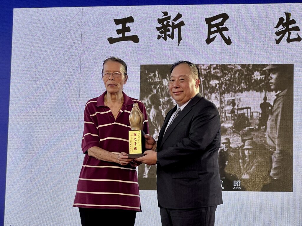 浴血奮戰魂不滅!向英雄致敬,霍守業上將讚揚孤軍英雄傳奇歲月 3 S 199147628