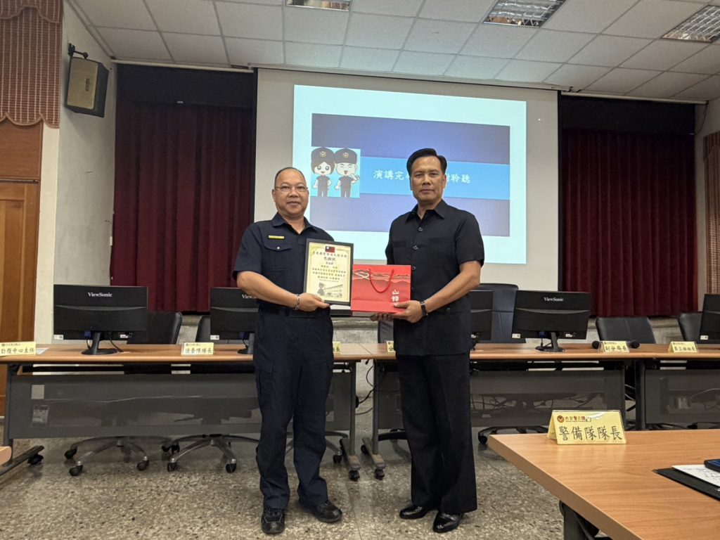 最暖退休所長胡傳明分享社區警政經驗　台東大武分局辦勤教傳承助人精神守護在地治安