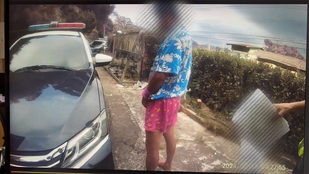 苗栗男拒絕配合簽收還當街對警車便溺　警方依社維法送辦