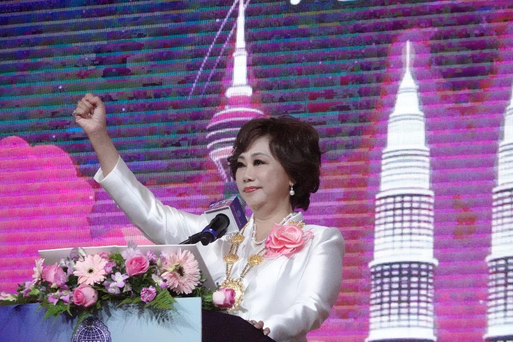 世華組織2025吉隆坡世界年會開幕 女性領導的搖籃、華商合作的橋樑、公益行動的燈塔 6 圖▲總會長致詞。
