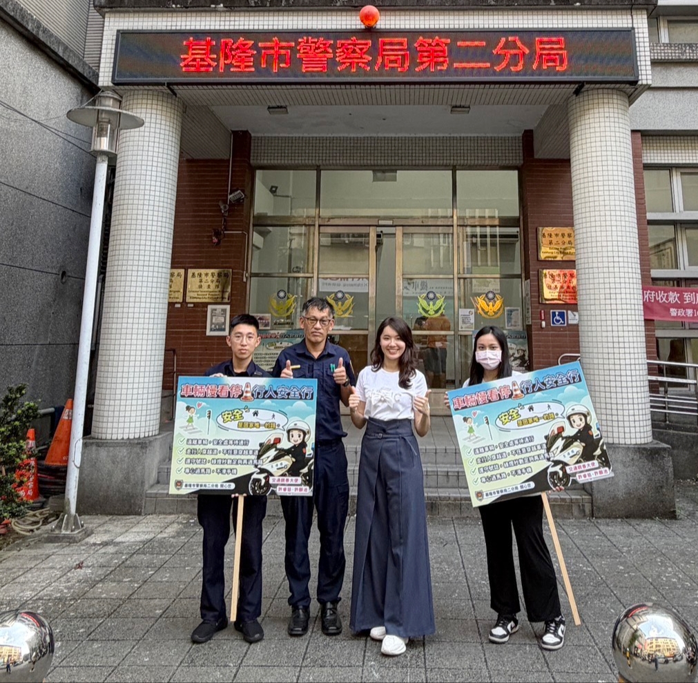 許睿慈議員致贈交通安全宣導舉牌  基二分局警守護行人安全更徹底