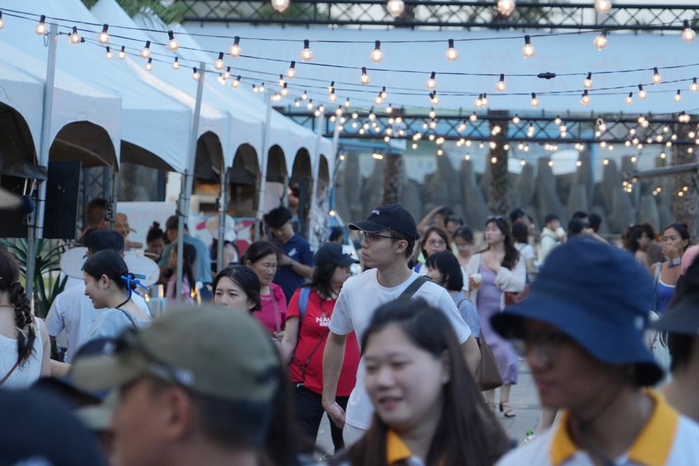 2025島嶼生活節《海島連結 Island Connections》 沙灘音樂、夕陽BBQ、創意市集串聯秋日小島盛會 6 圖▲民眾在海風、沙灘與夕陽映照下,迎接秋日最浪漫的小島盛會!