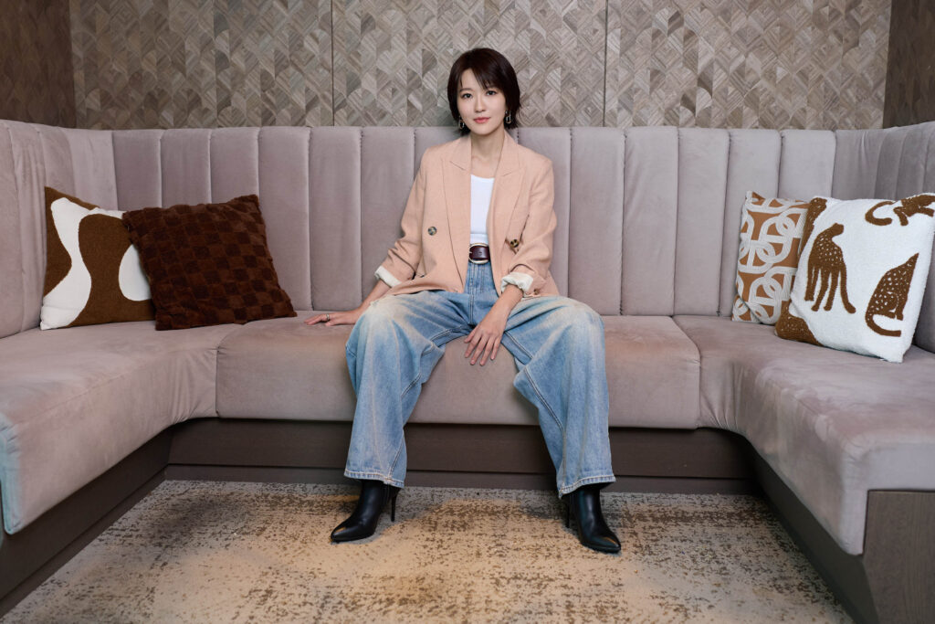 「療癒系天后」出道 25 年首攻北流 17年沒見粉絲喊:我出現在台上就是驚喜 3 2025.10.20 %E8%94%A1%E6%B7%B3%E4%BD%B3 101%E5%B9%B3%E9%9D%A2%E9%A4%90%E6%9C%830324