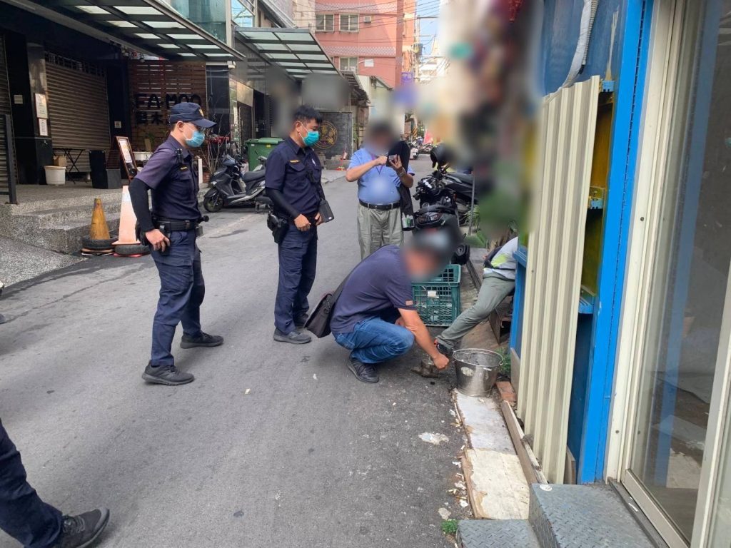 烏日警攜都發局斷水斷電 強力掃蕩違規麻將館