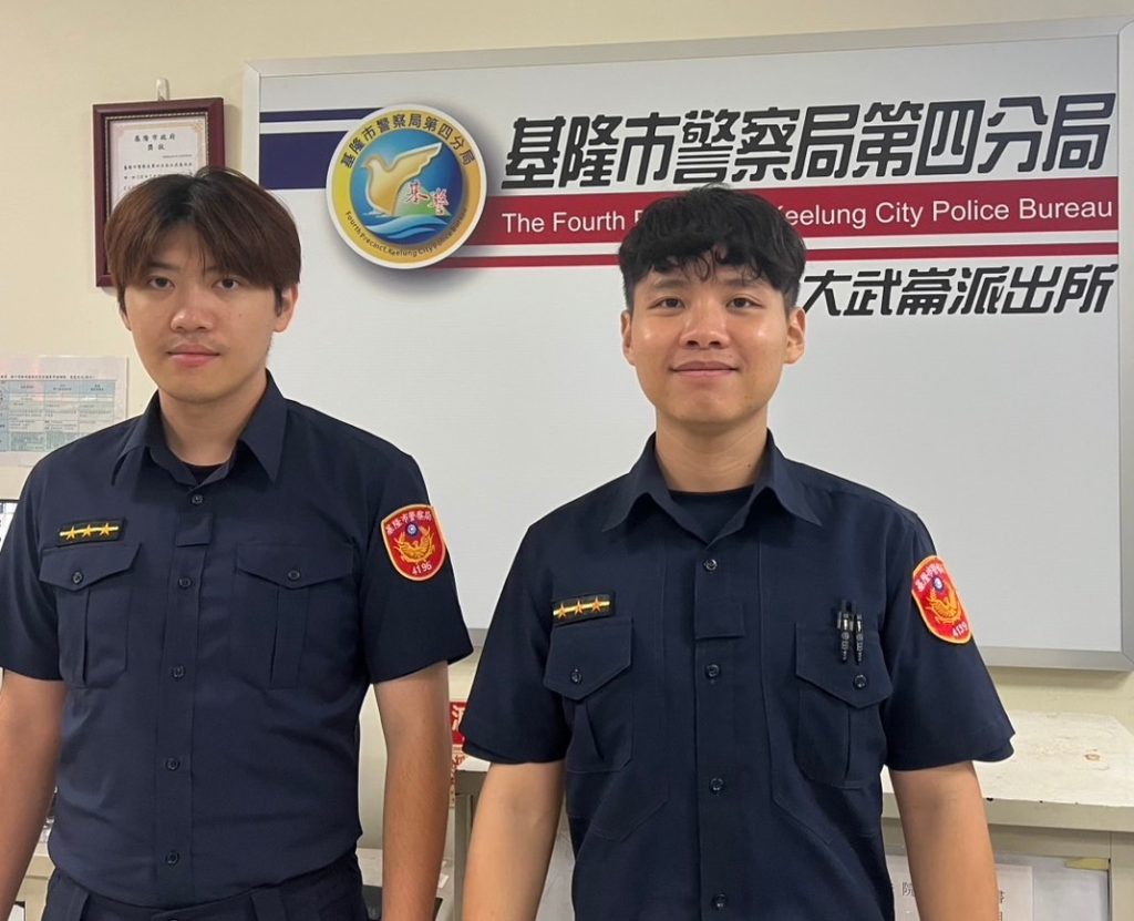 基金一路208巷樹遭強風吹倒  基四分局警即刻排除現場