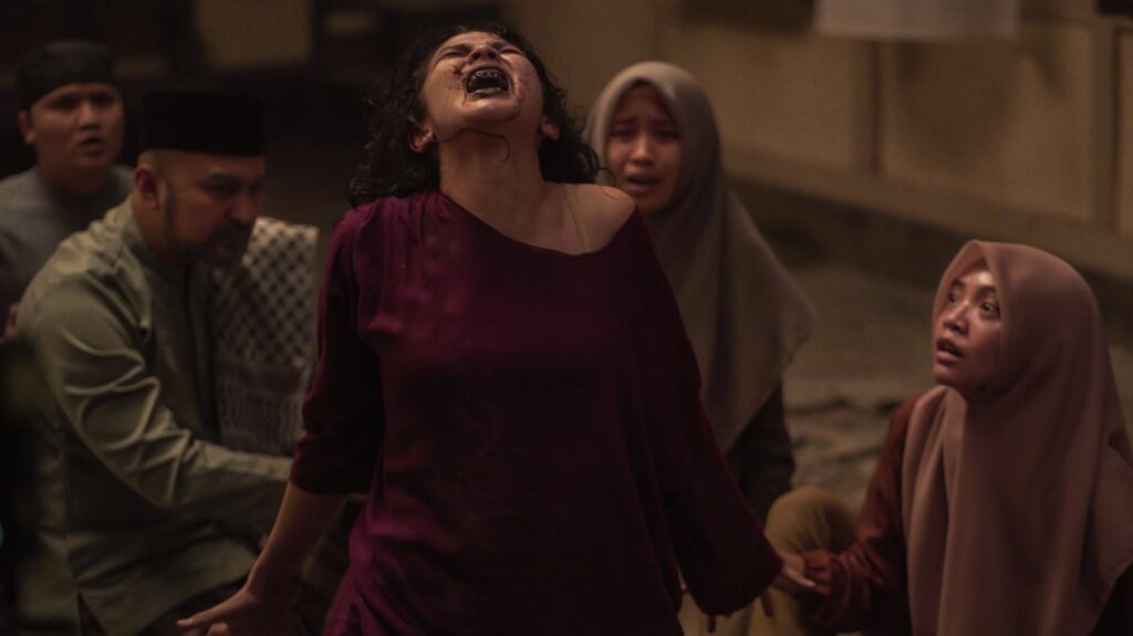 印尼破億懼作《大婢咒》本週登台! 劇組走訪「靈媒村」揭巫術黑幕 2 %E4%B8%8B%E5%8D%883.20 2025 10 22%E7%9A%84%E5%BD%B1%E5%83%8F 1