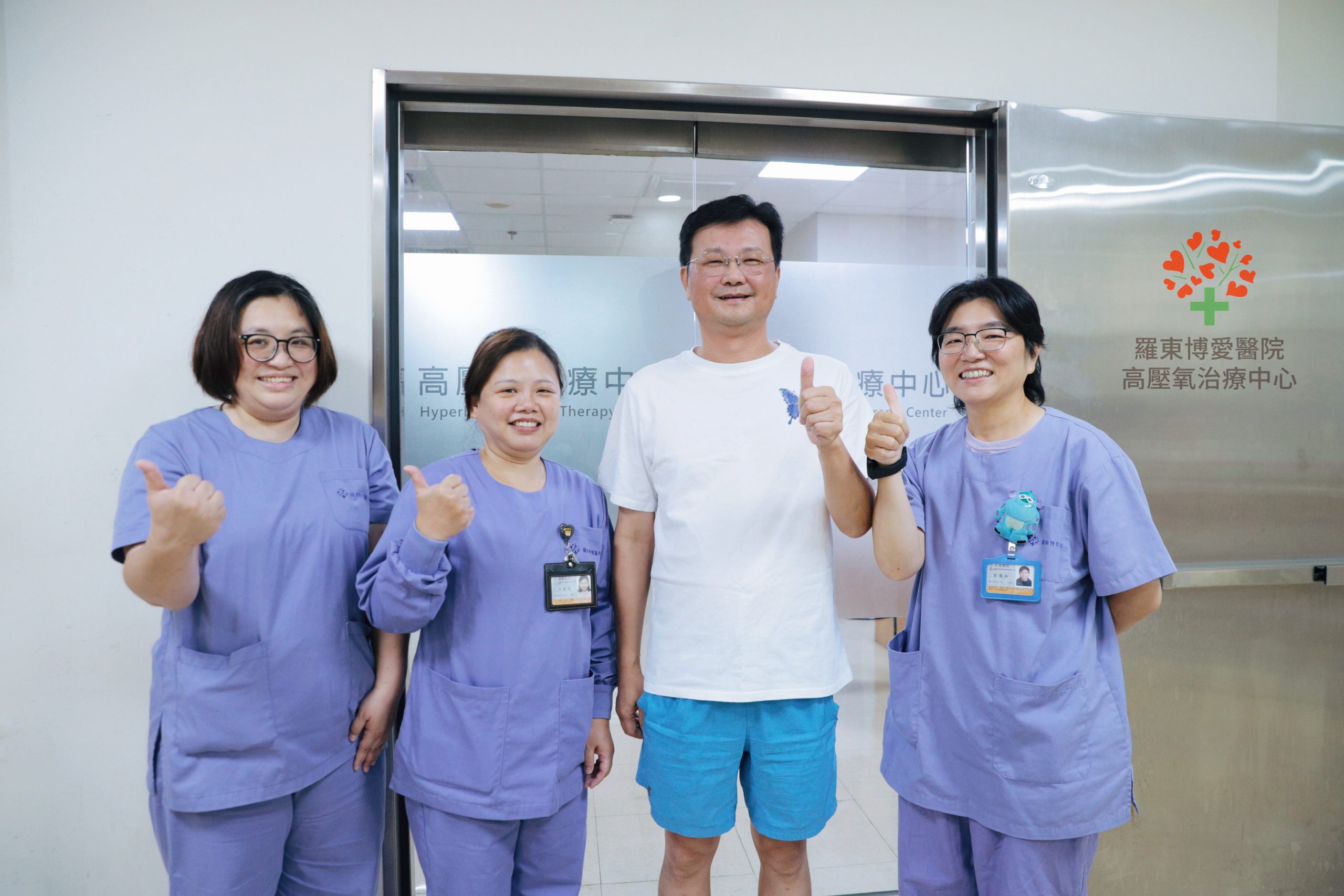 吳先生右起二表示經過一連串復健及高壓氧的整合治療後感覺自己逐漸清醒大腦正在 - 報新聞 Mega News