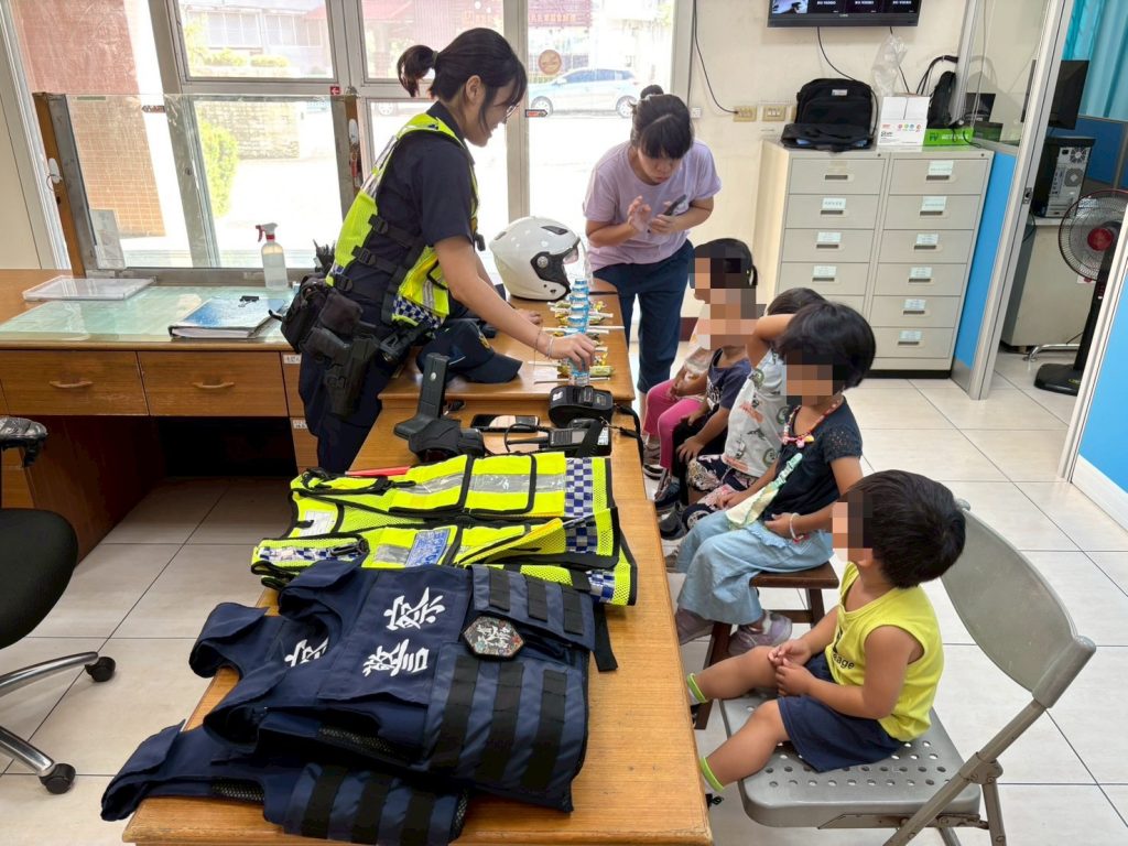 屏東社皮派出所辦理幼兒園參訪活動 增進學童法治觀念