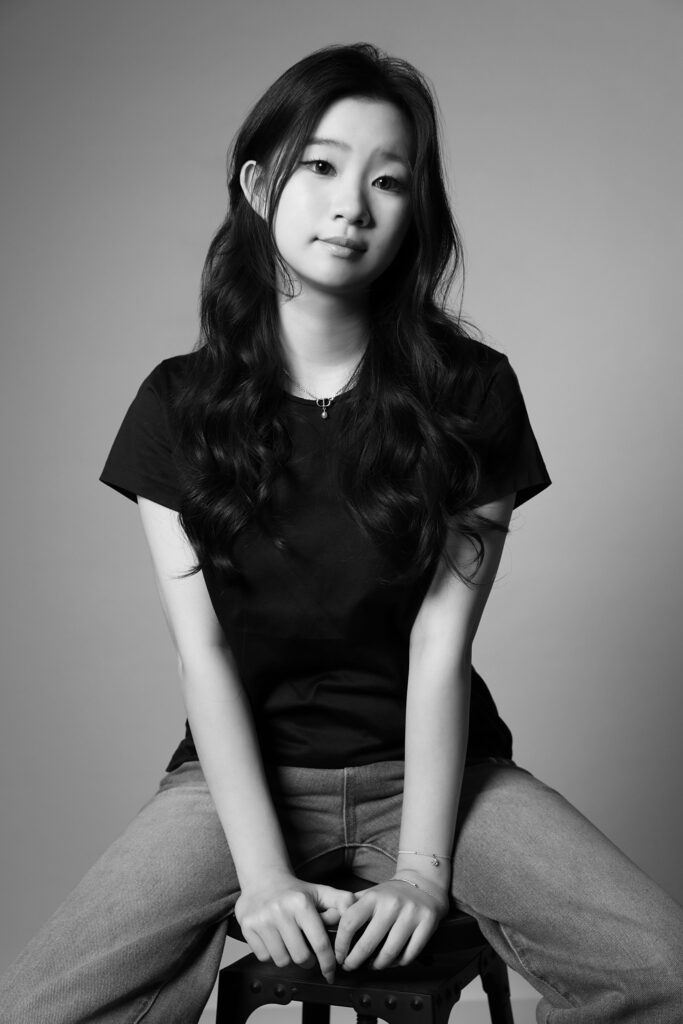 17歲原創藝術新星許鈞琋 Unframed 個展,以夢與現實的筆觸描繪自由靈魂 1 1761231215878