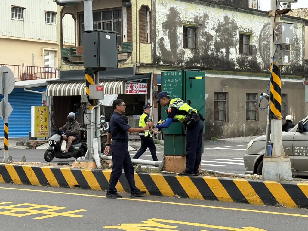 連假首日恆春湧車潮！屏東警方調撥車道、全力維持交通順暢