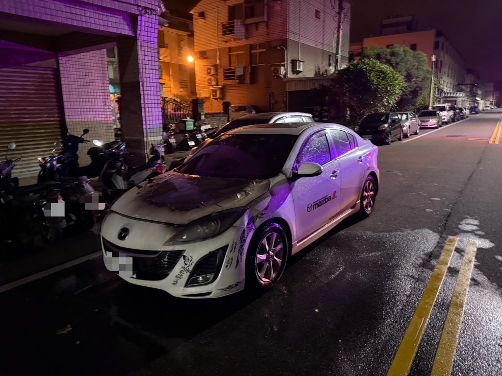 竹南龍昇街驚見自小客車起火 越南籍駕駛機警逃生無人傷