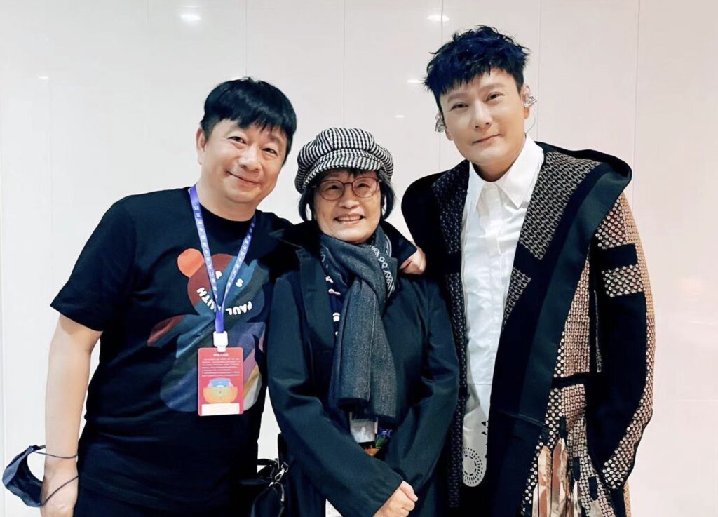 金曲詞人何啟弘靈感來自張媽雙手 〈皺紋寫字〉奪下世界閩南語金曲獎 評審讚「近年最好的詞」 3 %E4%B8%8B%E5%8D%883.09 2025 10 27%E7%9A%84%E5%BD%B1%E5%83%8F