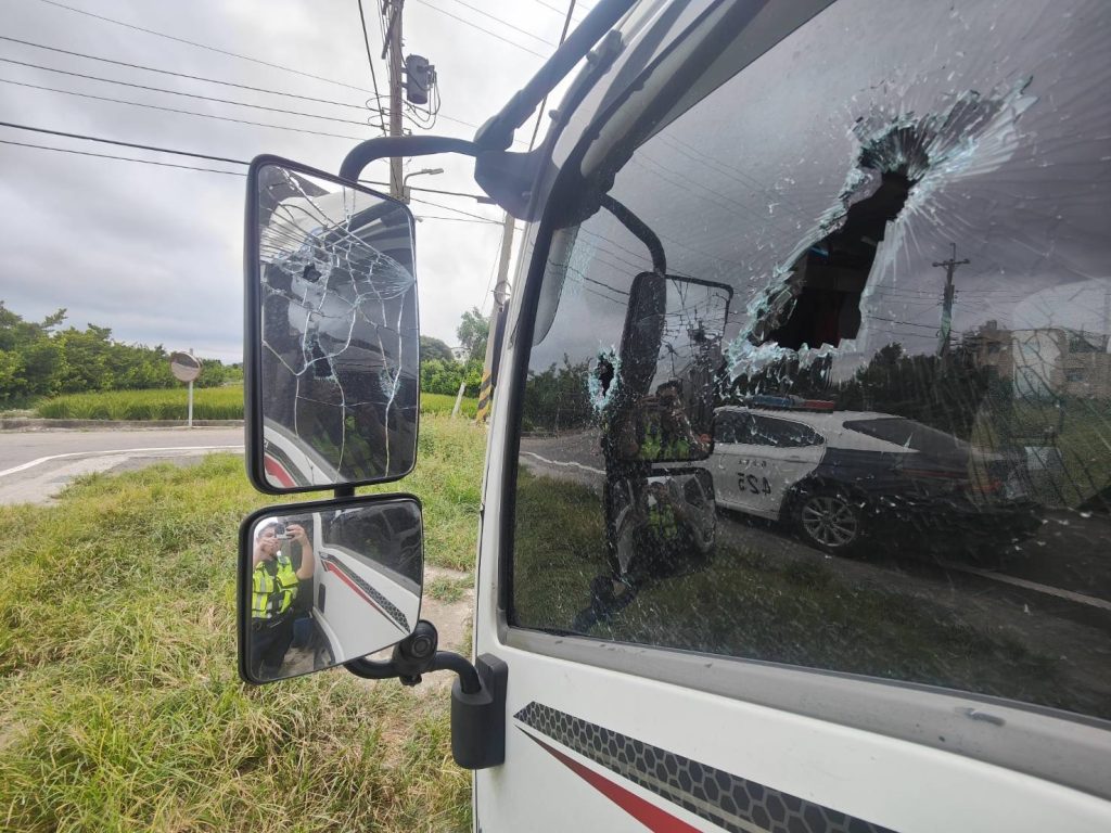 停放車輛車窗遭榔頭毀損 警方鎖定對象積極偵辦