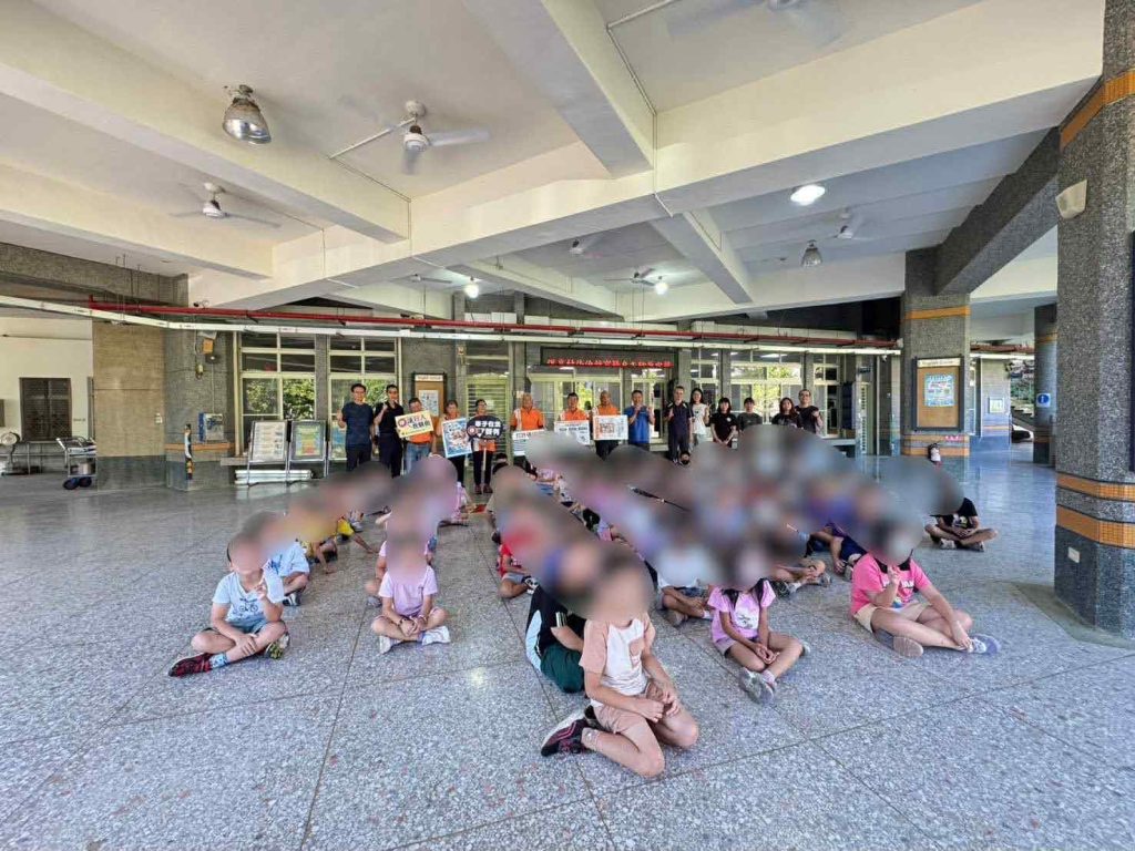 台東知本警前進校園法治教育　培養學童守法觀念與交通意識