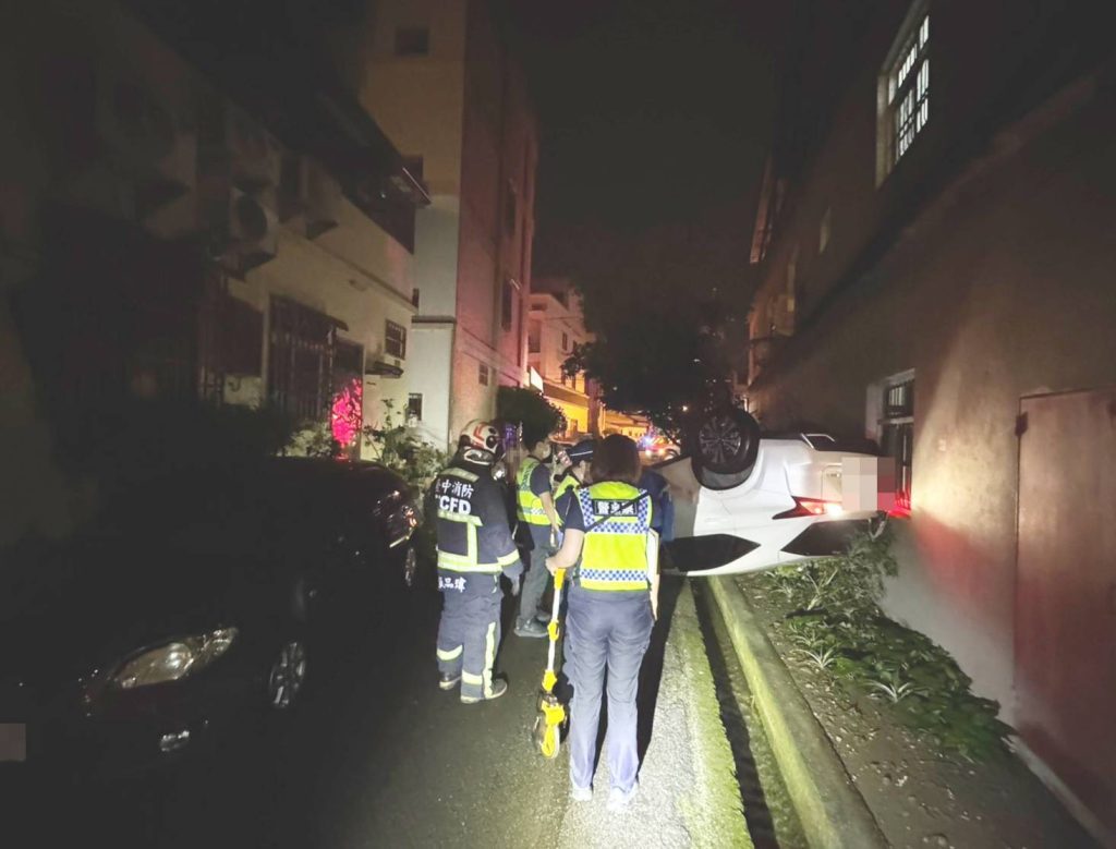 凌晨酒駕自撞翻車 大雅警強勢執法送辦
