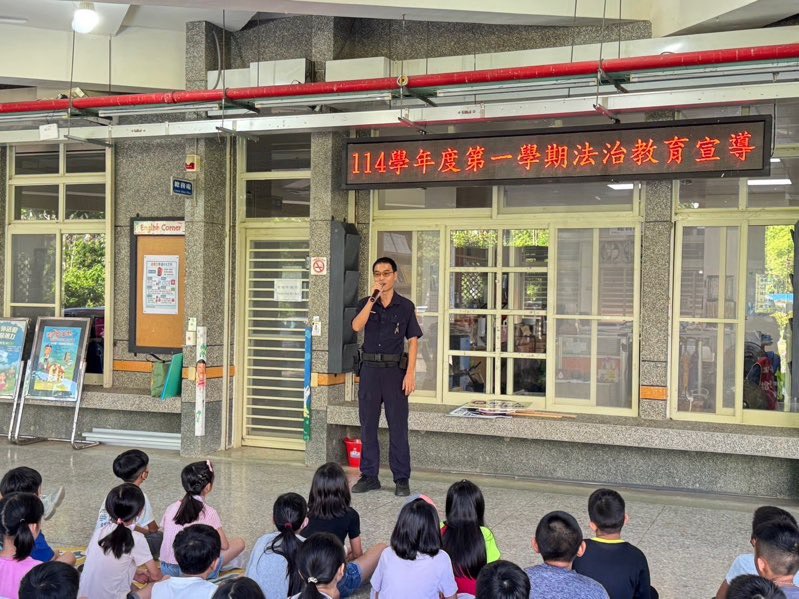 知本警走進溫泉國小 法治教育+交通安全從小扎根