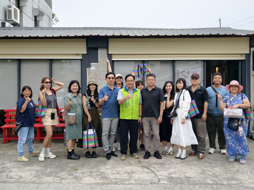 金牌農村展實力!臺南市政府農業局攜手媒體、意見領袖深度體驗農村創生成果 5 %E8%87%BA%E5%8D%97%E5%B8%82%E8%BE%B2%E6%A5%AD%E5%B1%80%E8%BE%B2%E5%9C%B0%E7%AE%A1%E7%90%86%E5%B7%A5%E7%A8%8B%E7%A7%91%E9%BB%83%E7%82%B3%E8%80%80%E7%A7%91%E9%95%B7%E5%B7%A6%E5%85%AD%E9%82%80%E8%AB%8B%E5%AA%92%E9%AB%94%E8%88%87%E9%83%A8%E8%90%BD%E5%AE%A2%E5%AF%A6%E5%9C%B0%E8%B5%B0%E8%A8%AA%E8%87%BA%E5%8D%97%E9%87%91%E7%89%8C%E8%BE%B2%E6%9D%91 1024x768 1