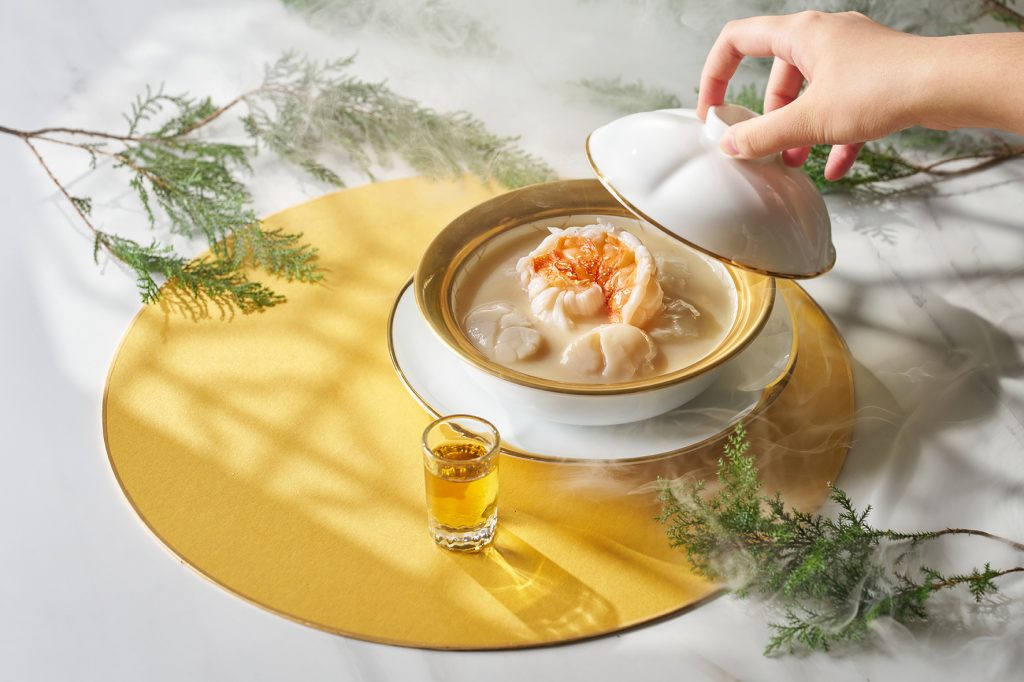 瓊漿玉帶藏珍寶的靈感來自台灣傳統農業社會料理米麋米湯主廚還另外以雞湯日本干貝熬製高湯更添風味台北福華大飯店提供 - 報新聞 Mega News