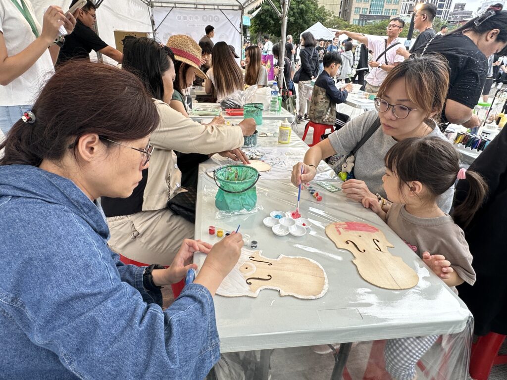 區域觀光圈市集日「南波灣Number WAN」10/31華山登場! 開幕200元現金券大放送 連續三天暢遊南臺灣風光 17 %E5%B8%82%E9%9B%86%E7%8F%BE%E5%A0%B4%E8%A8%AD%E6%9C%89%E5%8D%97%E6%B3%A2%E7%81%A3%E9%9A%A8%E6%89%8B%E4%BD%9C%E9%82%80%E8%AB%8B%E6%B0%91%E7%9C%BE%E8%A6%AA%E6%89%8B%E8%A3%BD%E4%BD%9C%E5%B0%88%E5%B1%AC%E7%9A%84%E7%B4%80%E5%BF%B5%E5%B0%8F%E7%89%A9 1024x768 1