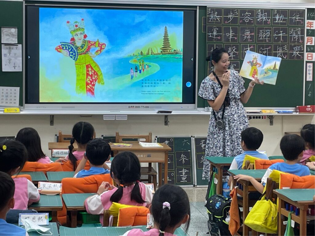 竹美館前進校園推動多元母語繪本美學 12 fa0b57f5 ecec 4ed3 a47b 740238e6968c 1024x768 1