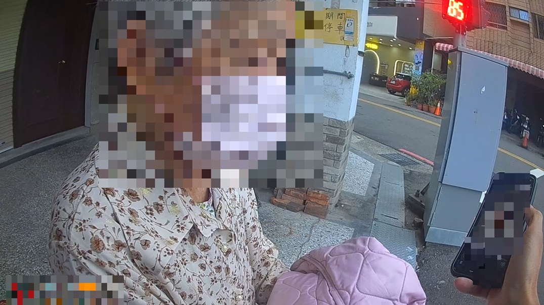 九旬嬤迷途街頭     暖警一句「冠夫姓嗎？」找到返家路