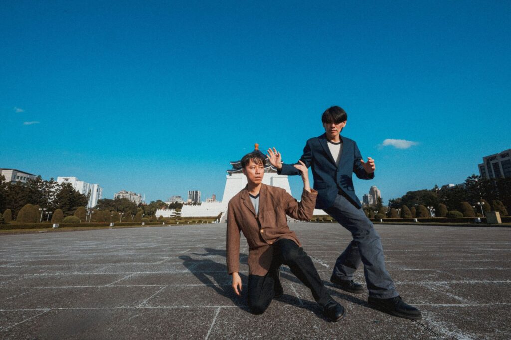 聚合舞新作《當水落下》聚焦地緣政治與文化身份登上德國舞臺 17 8da594f4 7bf6 4cb7 a09c 8f0c1a81f6ca 1024x683 1