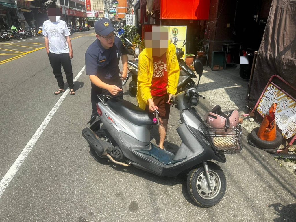臺中烏日72歲嬤購物記憶斷片 暖警陪走1公里找回機車