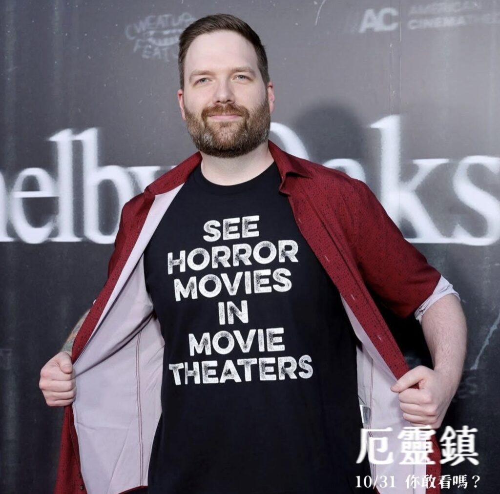 萬聖節驚悚片首選《厄靈鎮》 以偽紀錄片形式上演超逼真的恐懼  2 %E4%B8%8B%E5%8D%883.45 2025 10 31%E7%9A%84%E5%BD%B1%E5%83%8F 1