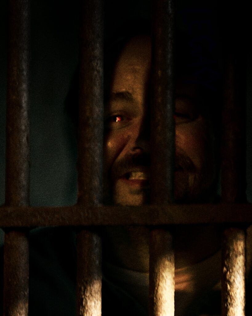 萬聖節驚悚片首選《厄靈鎮》 以偽紀錄片形式上演超逼真的恐懼  3 %E4%B8%8B%E5%8D%883.45 2025 10 31%E7%9A%84%E5%BD%B1%E5%83%8F 2